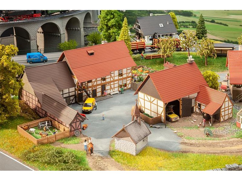 Faller 232360 Spur N Dreiseit-Hof #NEU in OVP# Faller 232360 Spur N Dreiseit-Hof #NEU in OVP#